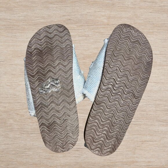 Steve Madden Silver Rhinestone Buckle Cozy Fuzzy Slides Slippers Women's Size 6 - Picture 4 of 4